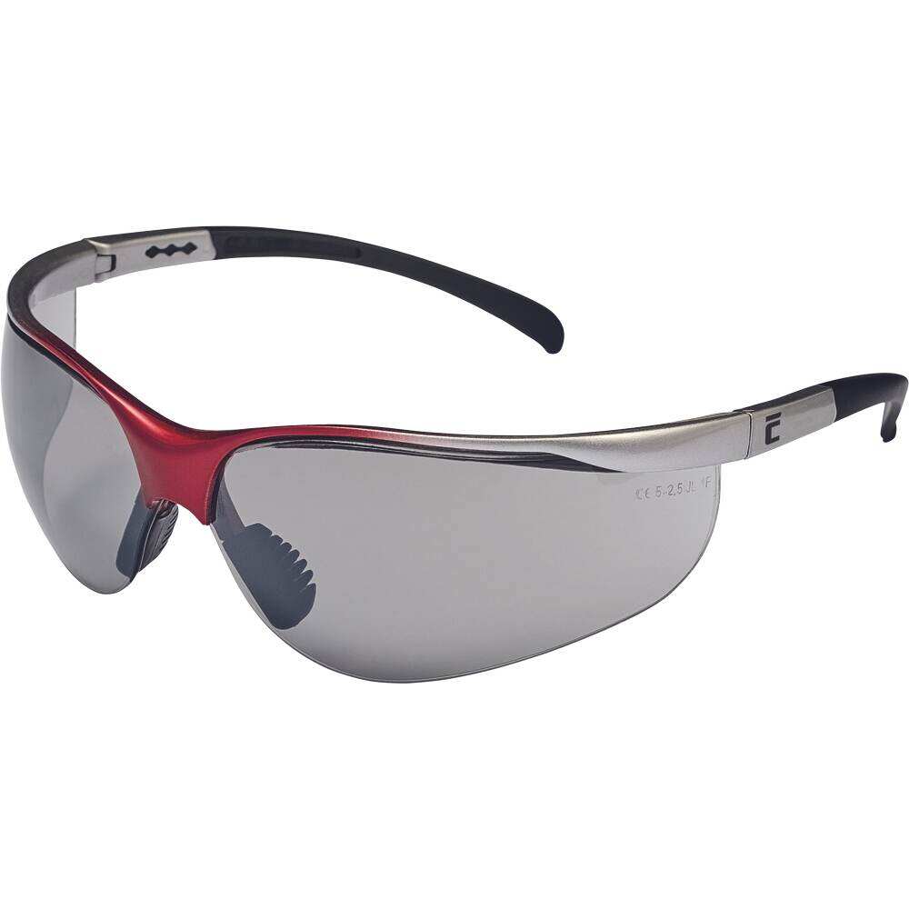 Příliš modrého světla škodí očím. Jak se proti němu chránit?