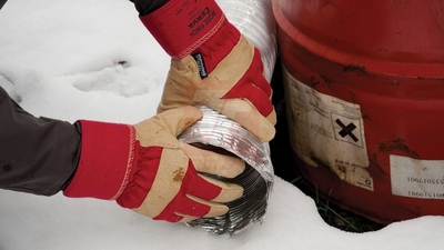 Jak při práci spolehlivě ochránit ruce před zimou i zraněním