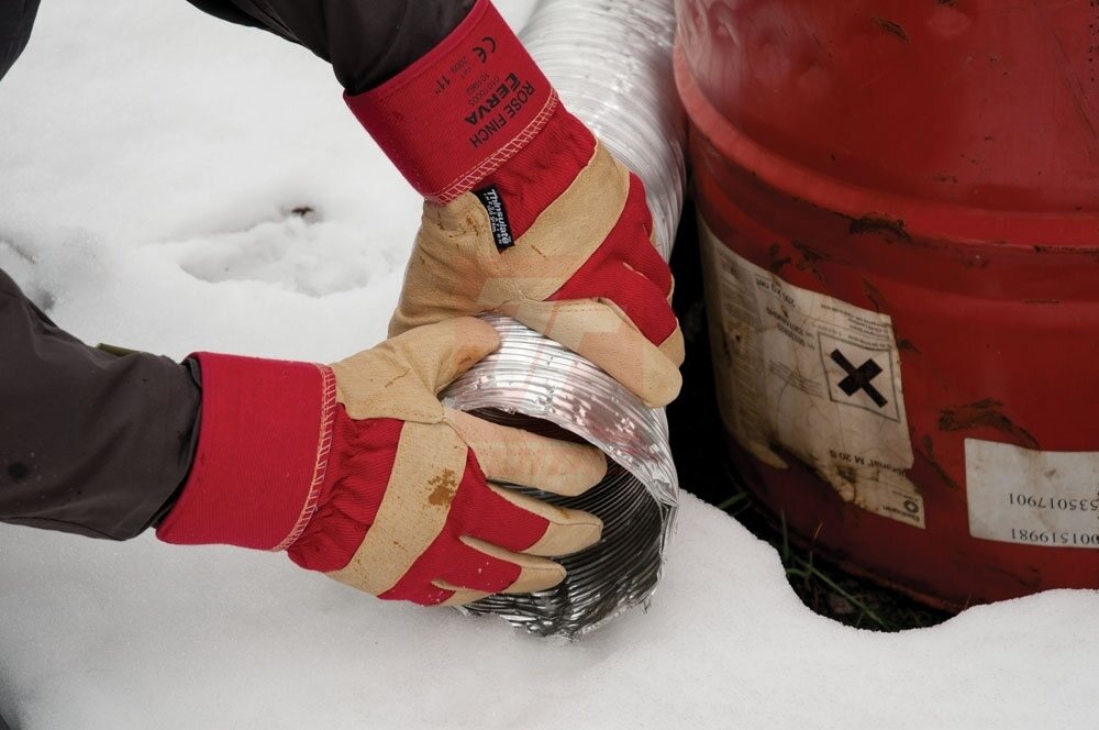 Jak při práci spolehlivě ochránit ruce před zimou i zraněním